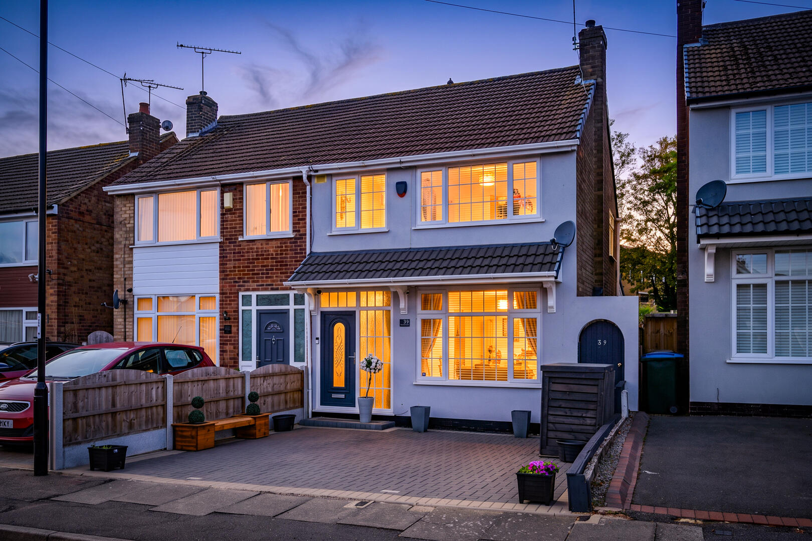 Orion Crescent, CV2 – Stunning Throughout – Fabulous Extended Kitchen